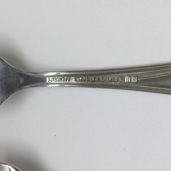 2 piece International Silver Random Rose Stainless Luxury Dinner Forks 6 7/8" - Picture 7 of 7